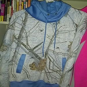 Blue cowl-neck Mossy Oak hoodie
